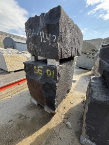 スウェーデン黒　黒御影　お墓　上品　高級　建材